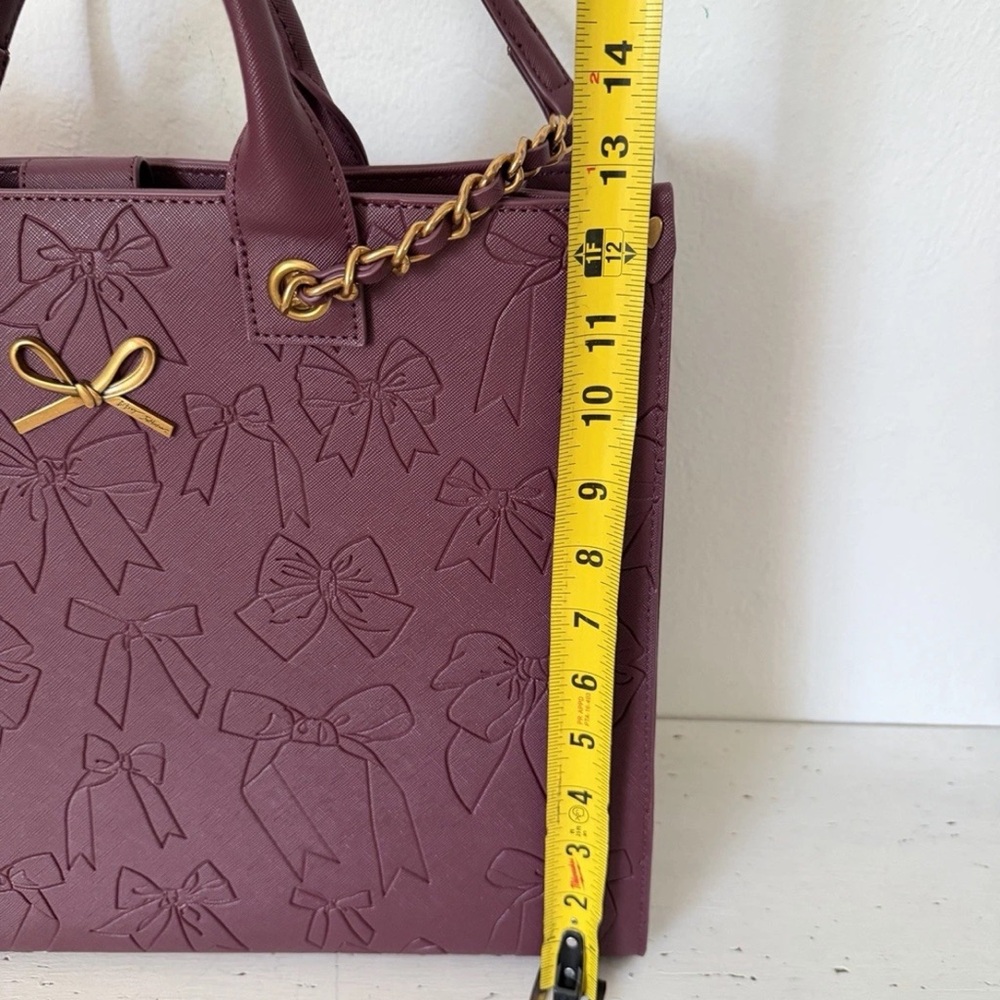 Betsey Johnson XOKIARA2 large cherry/burgundy tote - Picture 3 of 12